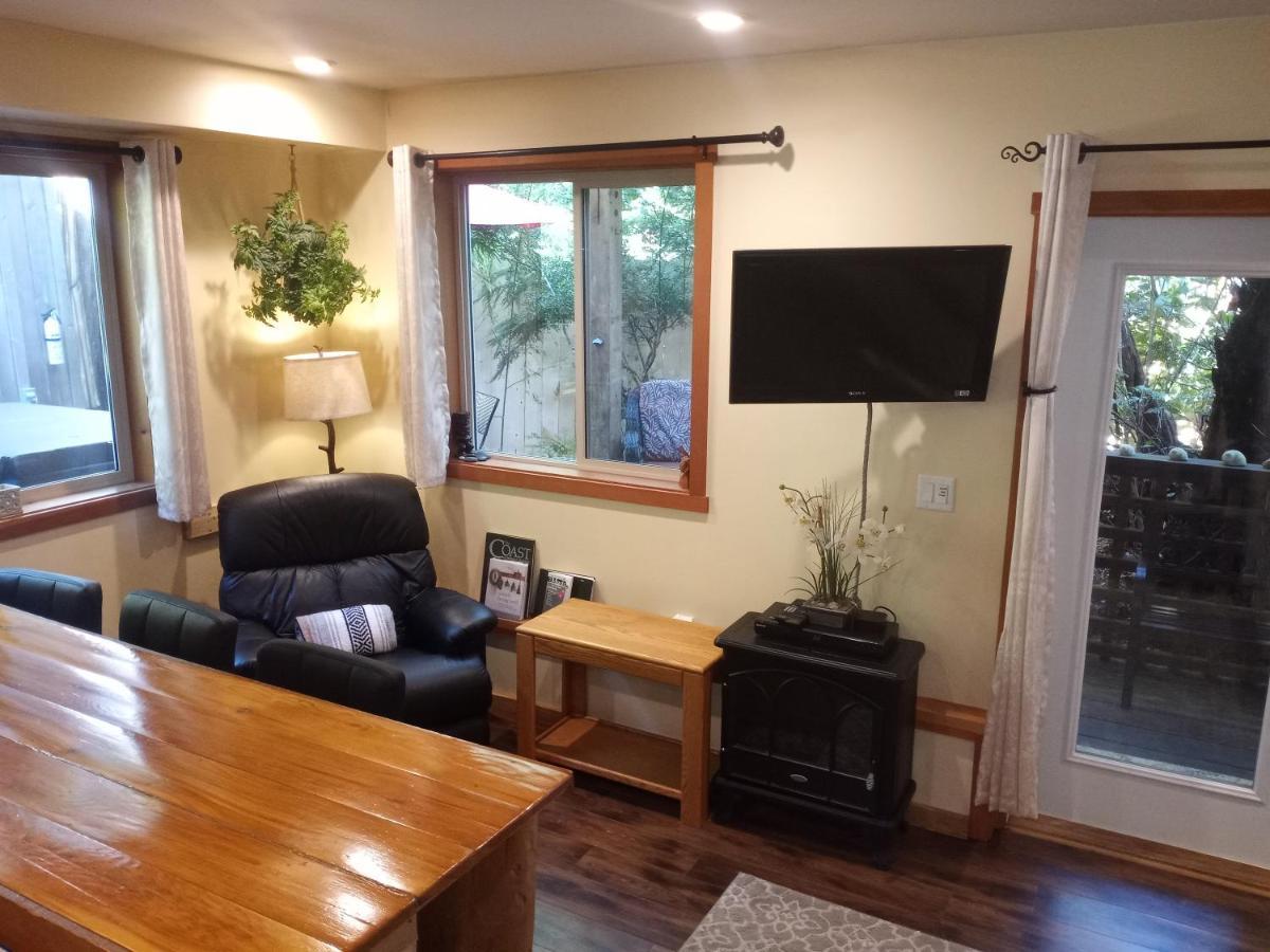 Forest Sweet Retreat Hot Tub & Wood Fired Sauna 尤克卢利特 外观 照片