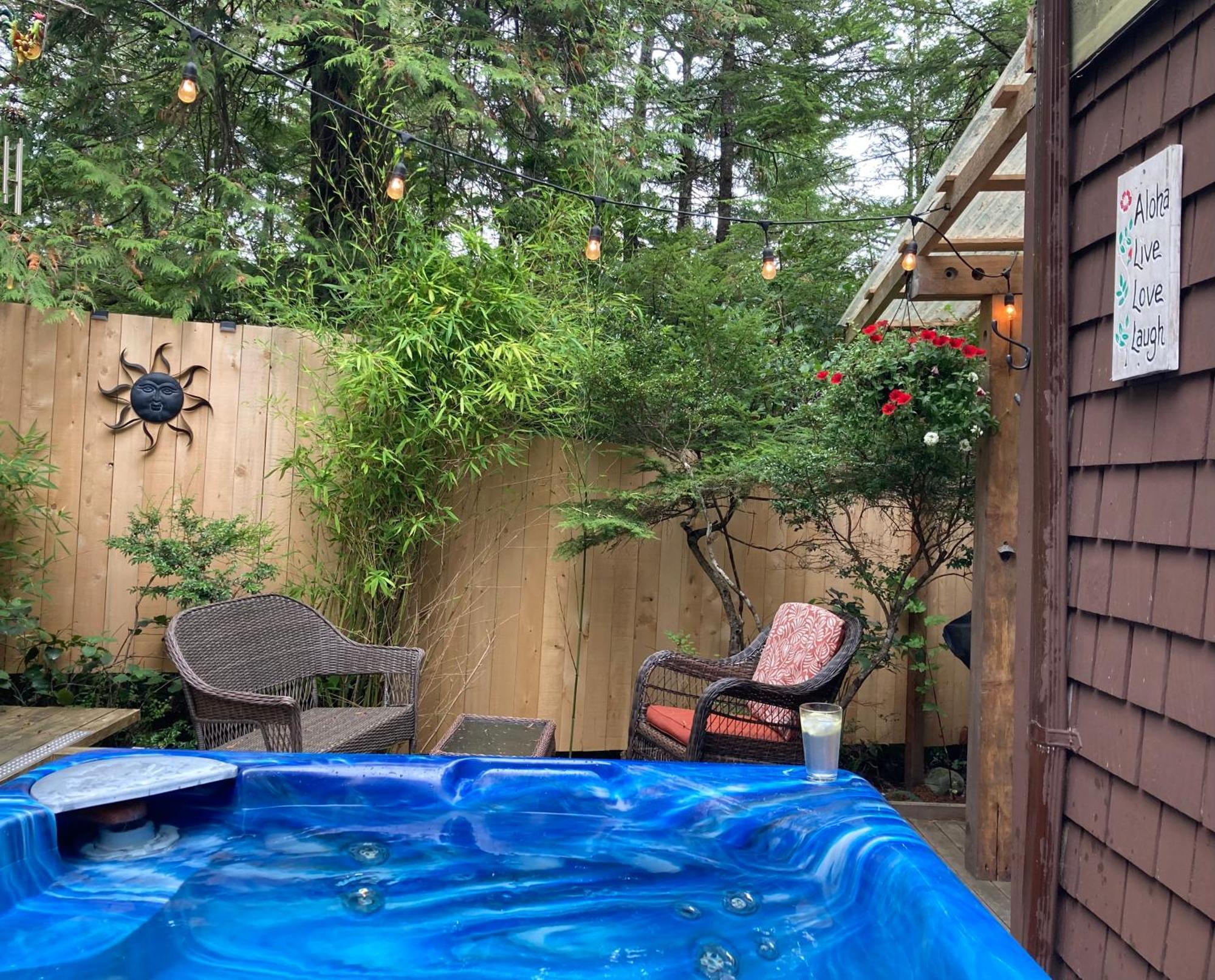 Forest Sweet Retreat Hot Tub & Wood Fired Sauna 尤克卢利特 外观 照片