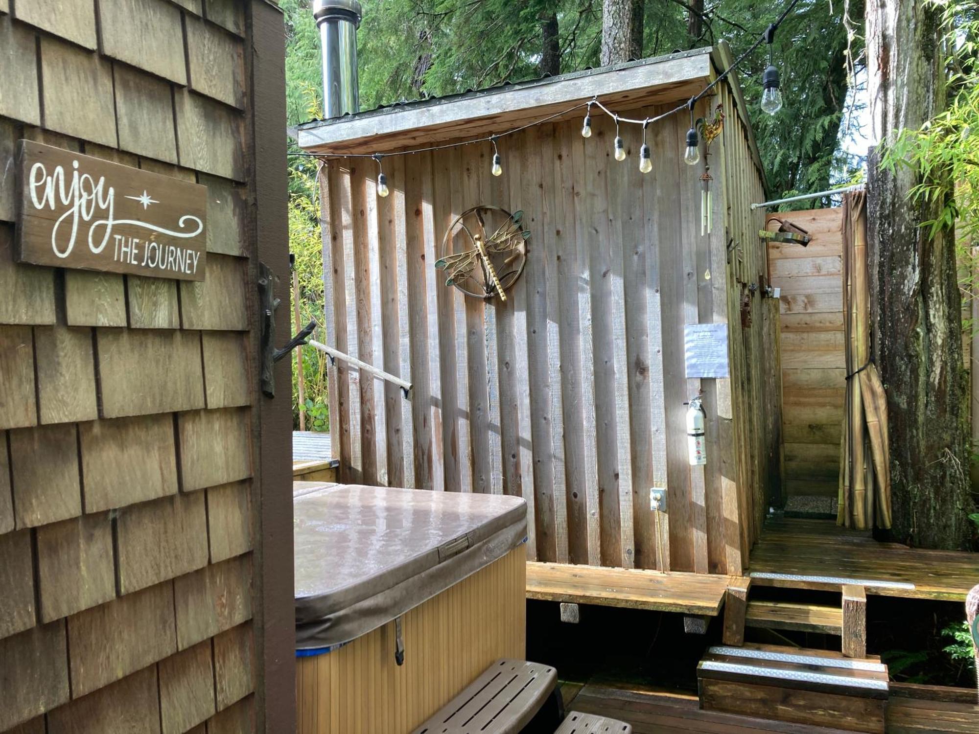 Forest Sweet Retreat Hot Tub & Wood Fired Sauna 尤克卢利特 外观 照片